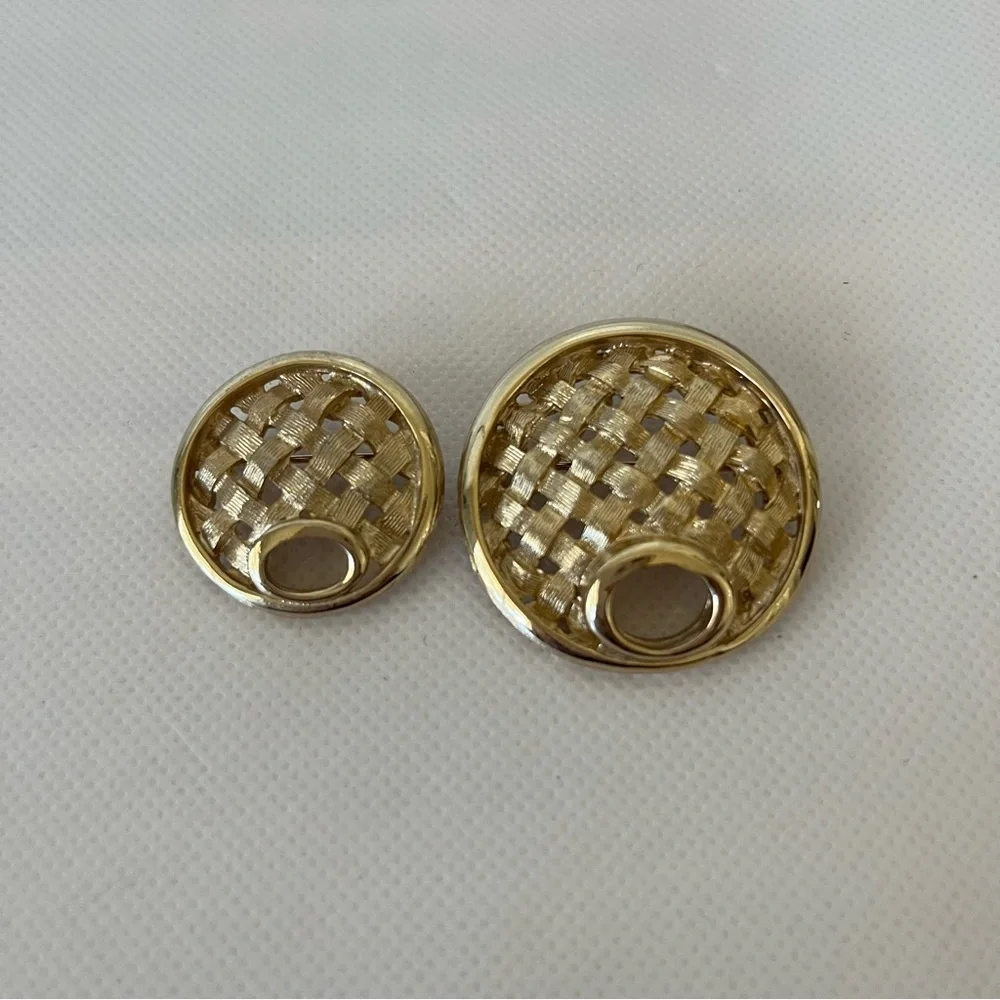 Vintage Sarah Coventry Gold Tone Basket Weave Brooches Set of 2
